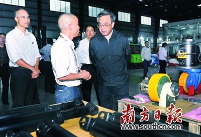 胡春華:推進(jìn)創(chuàng)新驅(qū)動(dòng)發(fā)展 奮發(fā)有為抓好經(jīng)濟(jì)工作