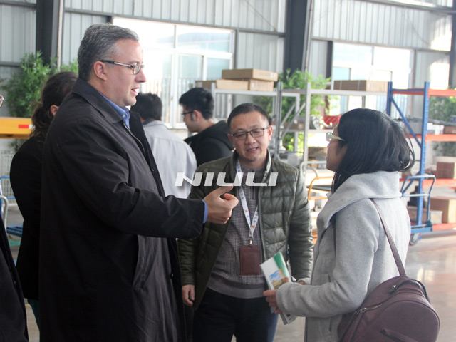 西班牙吉胡埃洛市長詢問牛力產(chǎn)品出口細(xì)節(jié)