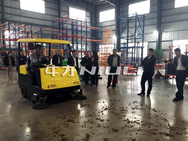 電動(dòng)掃地車