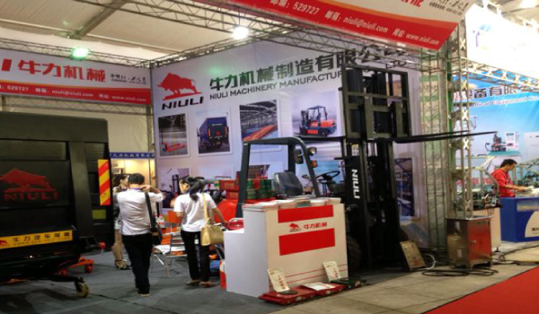 牛力參展產(chǎn)品：堆高車、汽車升降尾板、電動(dòng)搬運(yùn)車等