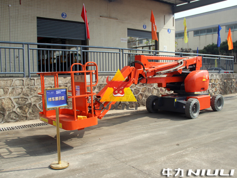 牛力亮相鶴山市投資環(huán)境推介會(huì)、專用車產(chǎn)業(yè)孵化中心